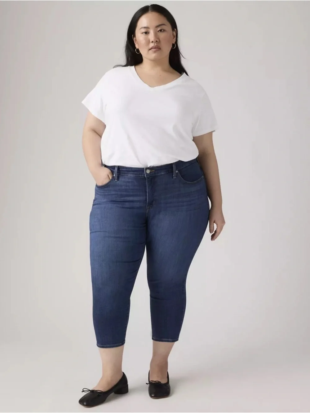 Levi's Indigo Mid-Rise Cropped Ankle Jeans - Picture 1 of 8
